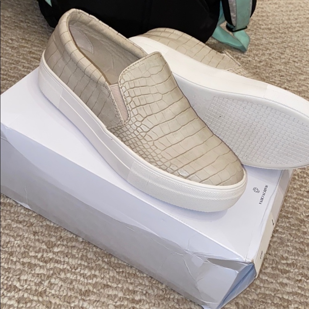 Steve Madden Gills Taupe Slip On